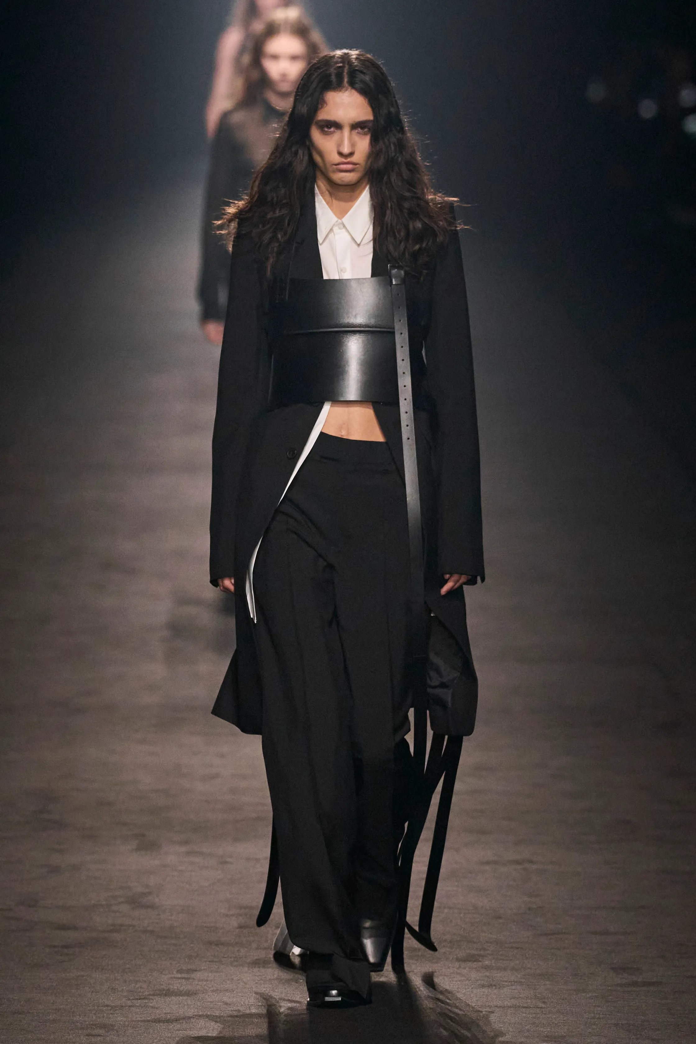 00001-ann-demeulemeester-spring-2024-ready-to-wear-credit-gorunway.webp