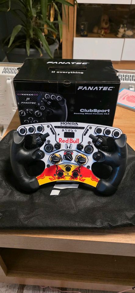 Fanatec ClubSport Steering Wheel Formula V2.5 mit Redbull Decal