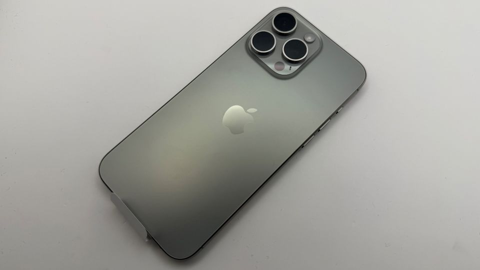 Apple iPhone 15 Pro Max 256GB Titan Natur (neu und unbenutzt)