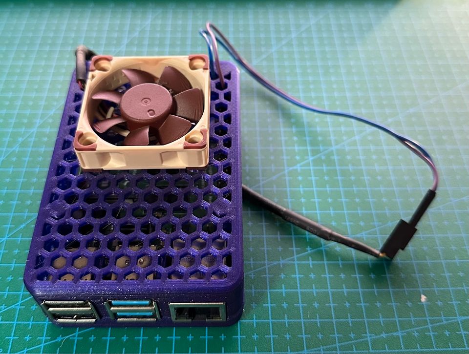 Raspberry Pi 4 Modell B 4 GB + Netzteil, Cam, Gehäuse, Lüfter