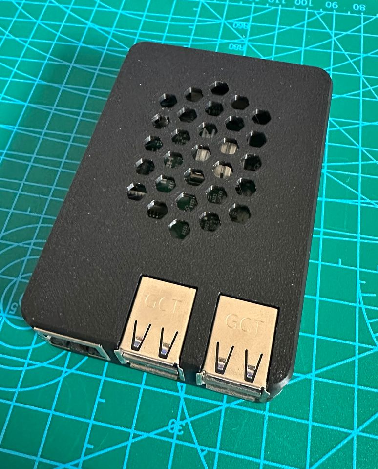 Raspberry Pi 3 Model B 1GB RAM mit Netzteil und Gehäuse