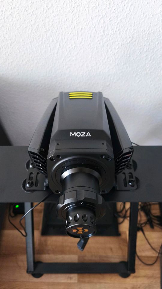 Moza R16 V2 - Sim Racing Direct Drive Wheelbase (16Nm)